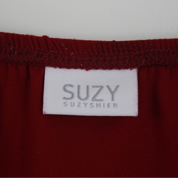 Sparkling red shirt - Picture 3 of 3